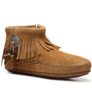 MINNETONKA CONCHO FEATHER WESTERN BOOTIE